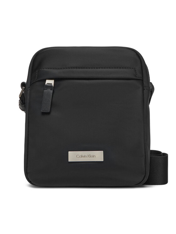 Calvin Klein Мъжка чантичка Sleek Reporter LV04D3180G Черен цвят на ниска цена
