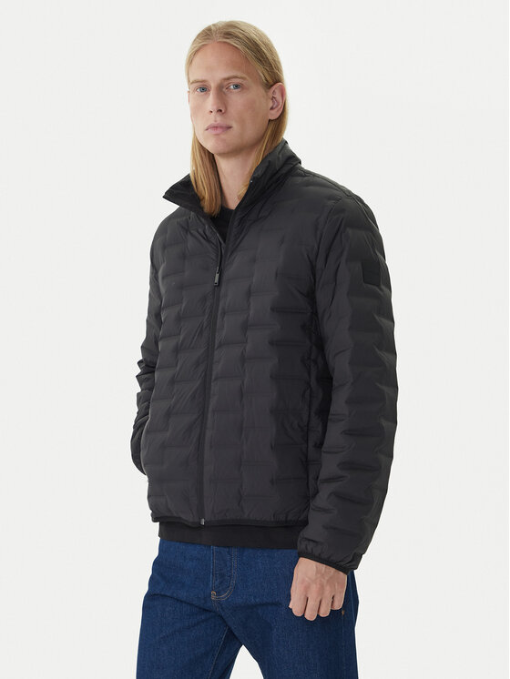 Calvin Klein Пухено яке LV04LD520G Черен Regular Fit цвят на ниска цена