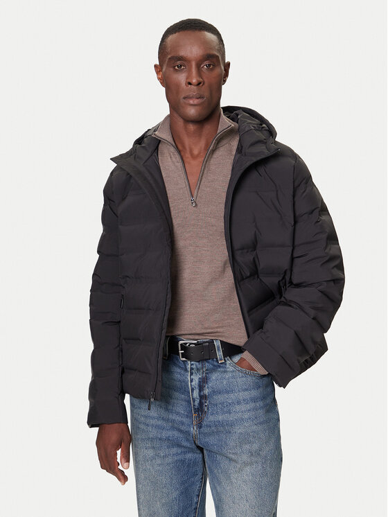 Calvin Klein Пухено яке LV04LD521G Черен Regular Fit цвят на ниска цена