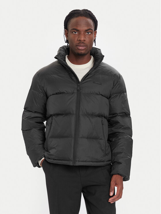 Calvin Klein Пухено яке LV04LD529G Черен Regular Fit цвят на ниска цена