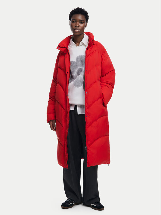 Desigual Зимно яке Copenhague 24WWEWA9 Червен Relaxed Fit цвят на ниска цена