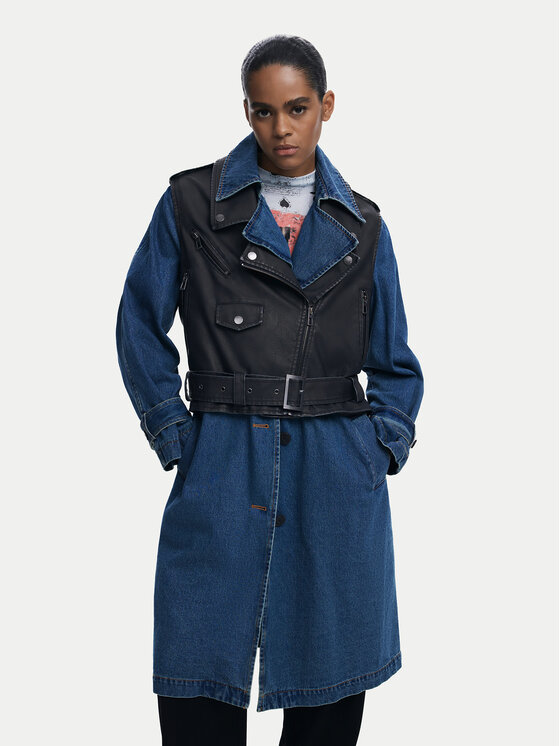 Desigual Преходно палто Denimbike 25WWEW52 Син Regular Fit цвят на ниска цена