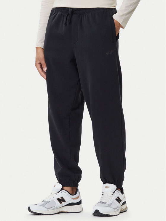 Mustang Долнище анцуг Logan 1016975 Черен Regular Fit цвят на ниска цена