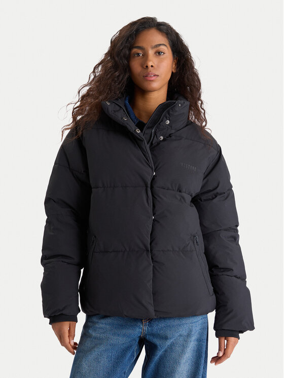 Mustang Зимно яке Gillian 1016744 Черен Relaxed Fit цвят на ниска цена