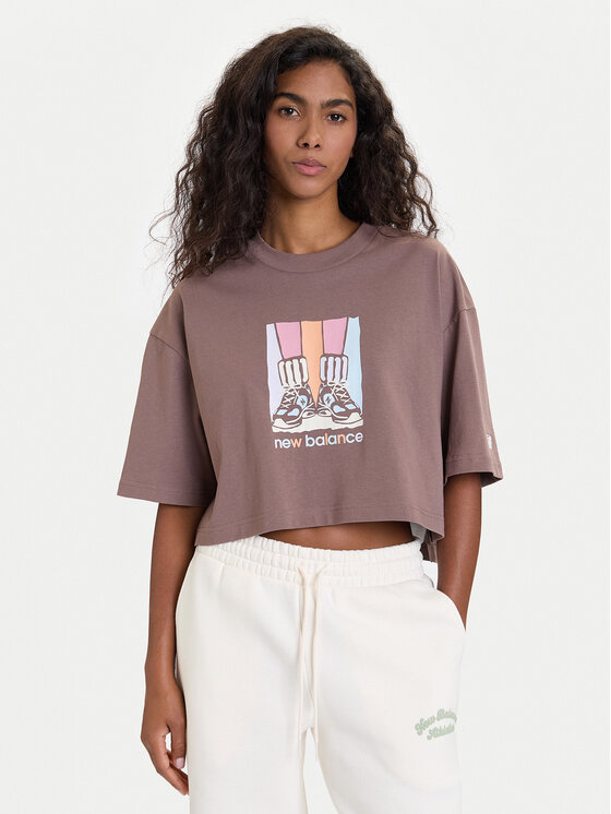 New Balance Тишърт WT53904 Кафяв Regular Fit цвят на ниска цена