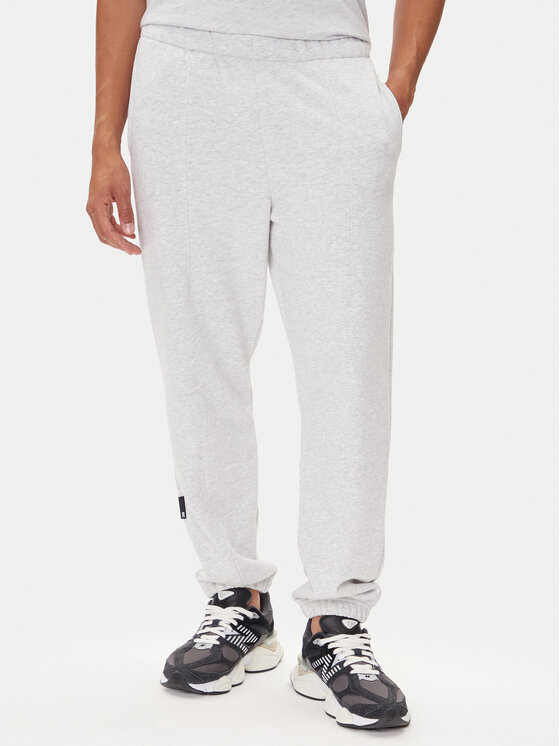 On Долнище анцуг Club Pants 1ME1004 Сив Relaxed Fit цвят на ниска цена