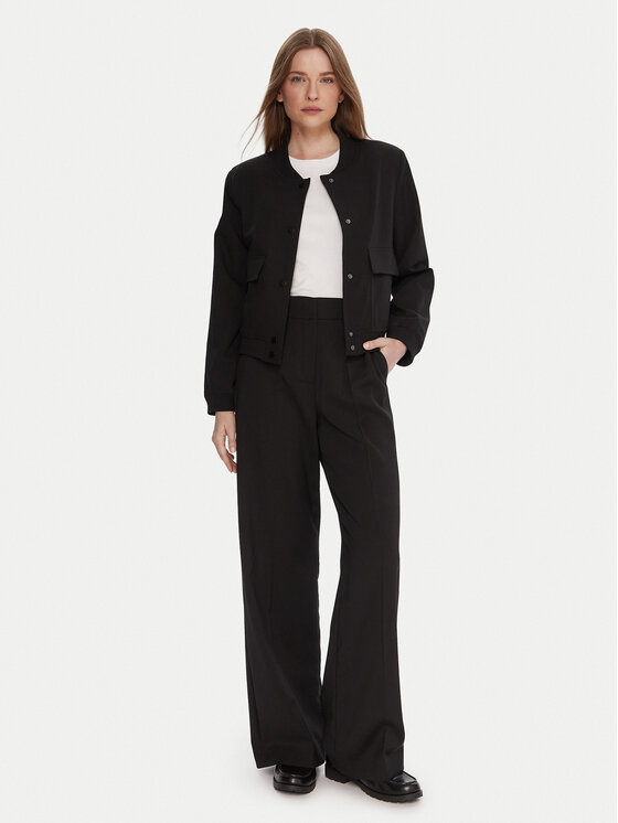 Tatuum Яке бомбър Bombi T2502.012 Черен Regular Fit цвят на ниска цена