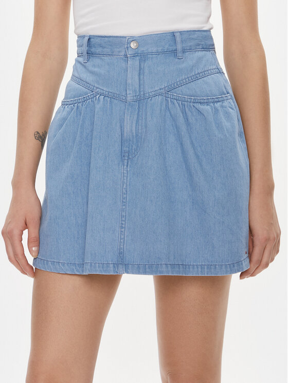Tommy Jeans Дънкова пола Chambray DW0DW17440 Син Regular Fit цвят на ниска цена