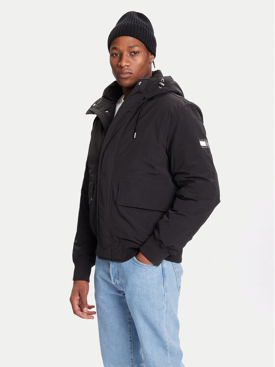 Tommy Jeans Зимно яке DM0DM22032 Черен Regular Fit цвят на ниска цена