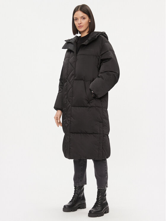 Tommy Jeans Зимно яке Satin DW0DW16587 Черен Regular Fit цвят на ниска цена