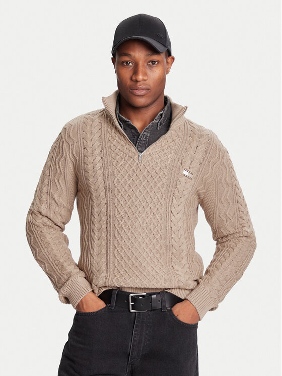 Tommy Jeans Пуловер DM0DM22103 Кафяв Regular Fit цвят на ниска цена