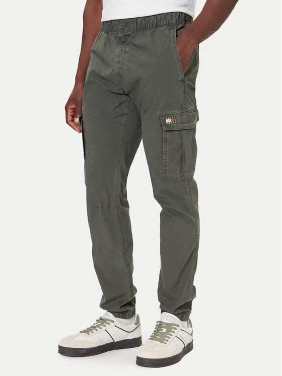 Tommy Jeans Текстилни панталони DM0DM22003 Зелен Regular Fit цвят на ниска цена