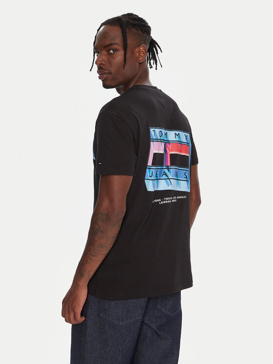 Tommy Jeans Тишърт DM0DM21980 Черен Regular Fit цвят на ниска цена