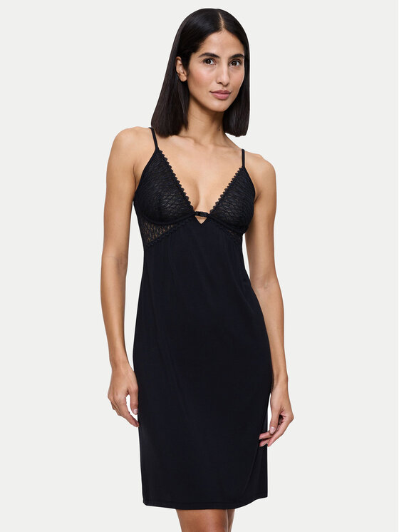 Triumph Нощница Aura Spotlight 10225033 Черен Regular Fit цвят на ниска цена