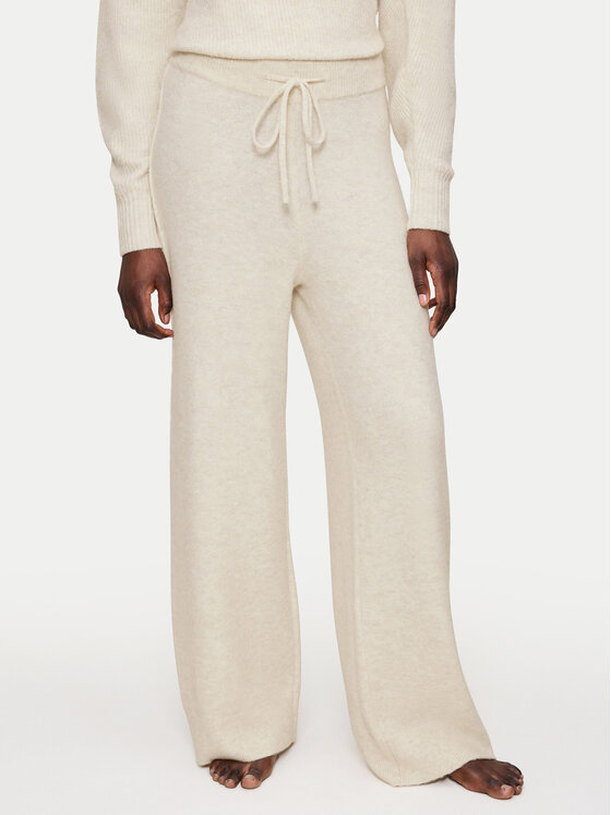 Triumph Текстилни панталони Amourette Cozy 10225058 Екрю Regular Fit цвят на ниска цена