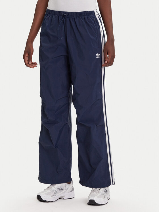 adidas Долнище анцуг 3-Stripes JD3127 Тъмносин Loose Fit цвят на ниска цена