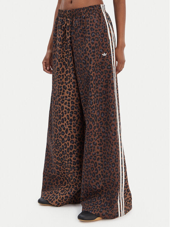 adidas Долнище анцуг Leopard Firebird JW7302 Кафяв Wide Leg цвят на ниска цена