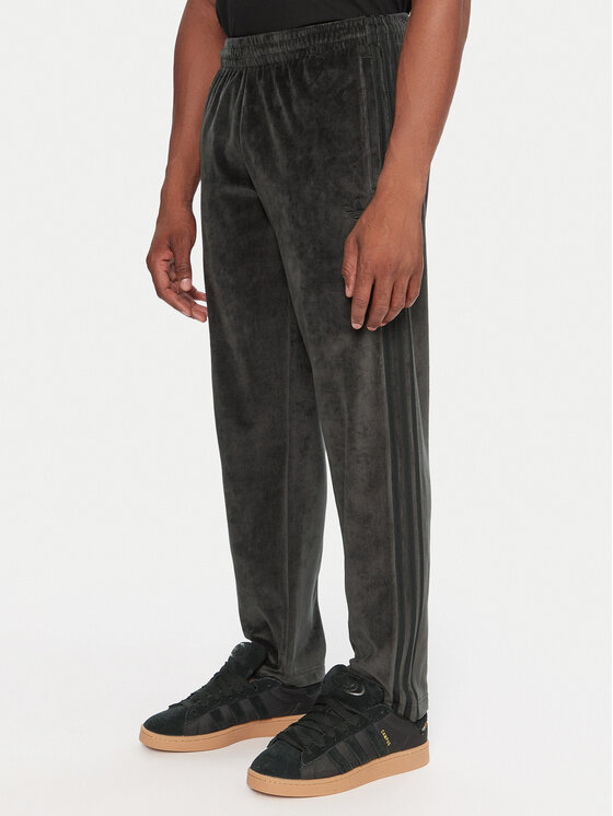 adidas Долнище анцуг SST adicolor Velour JW8377 Черен Regular Fit цвят на ниска цена