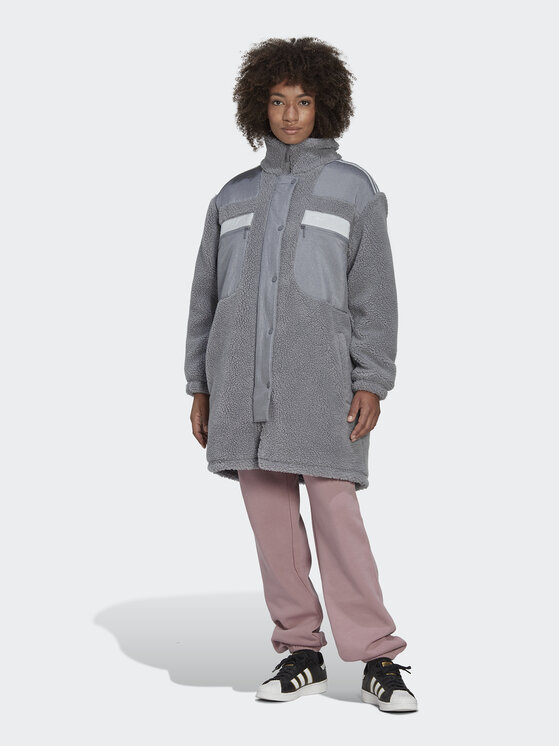 adidas Зимно яке Sherpa HK5256 Сив Relaxed Fit цвят на ниска цена