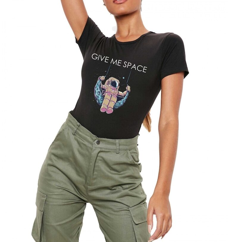 Дамска черна тениска - Give me space THEICONIC