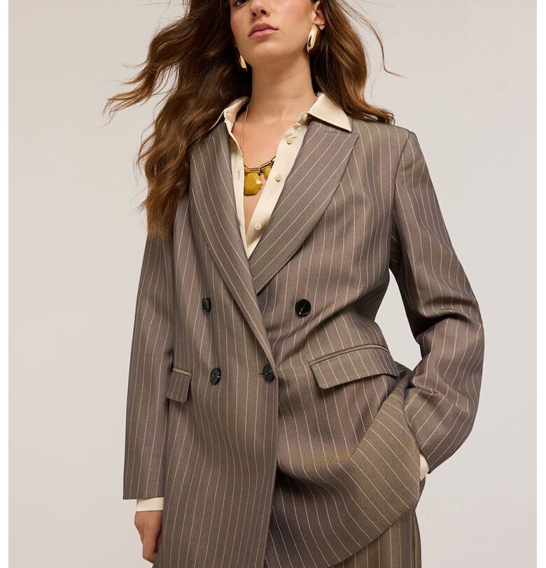 Двуредно сако с джобове с капаче Motivi