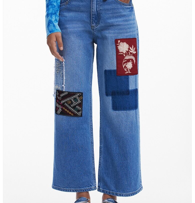 Дънки с апликации DESIGUAL