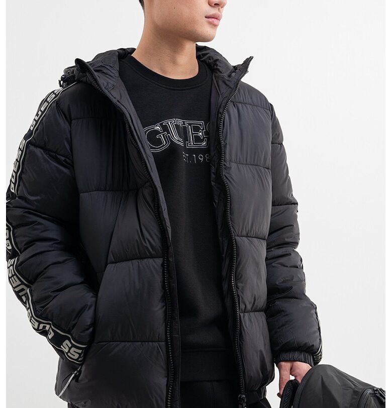 Зимно капитонирано яке с лого GUESS