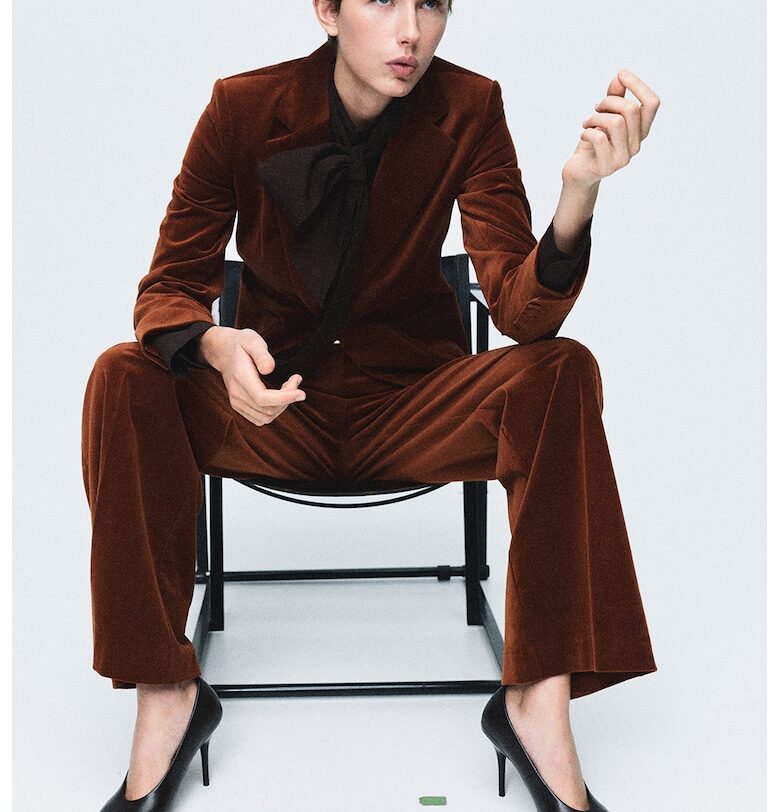 Кадифено сако Mango