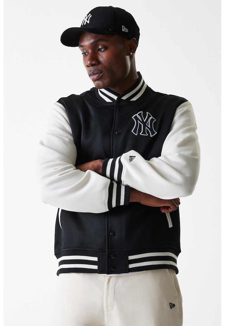 Олекотено бейзболно яке с контрастни ръкави New Era