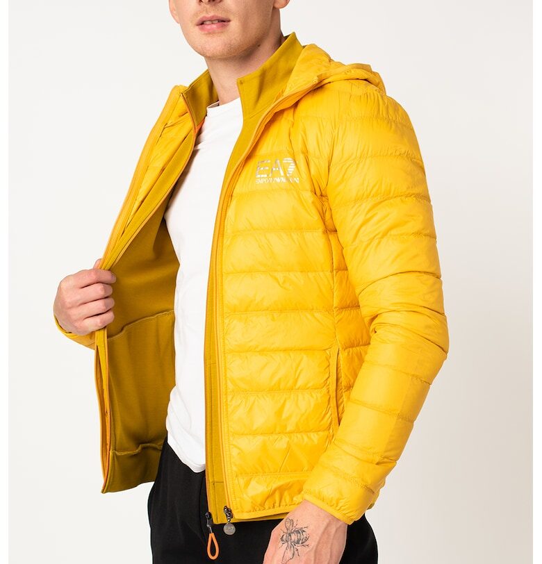 Олекотено зимно яке с пухена вата и качулка EA7