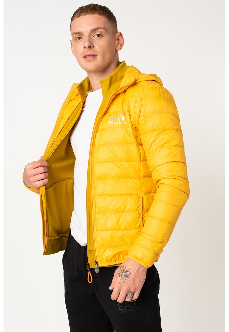 Олекотено зимно яке с пухена вата и качулка EA7