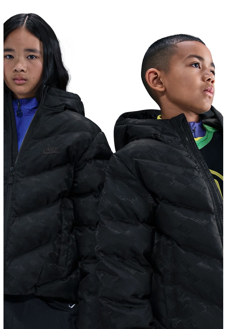 Подплатено зимно яке с качулка Nike