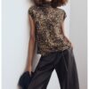 Сатинирана блуза с животински принт и къси ръкави Mango