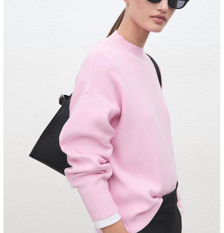 Свободен пуловер с овално деколте Mango