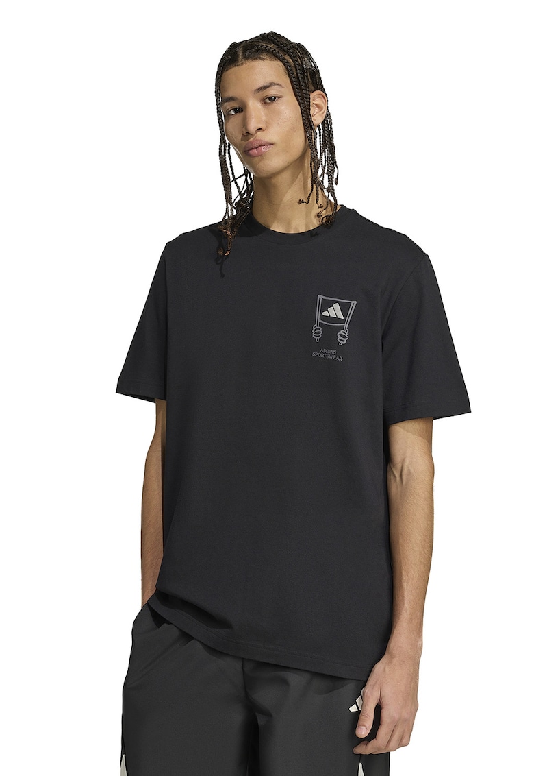 Свободна памучна тениска с принт adidas Sportswear
