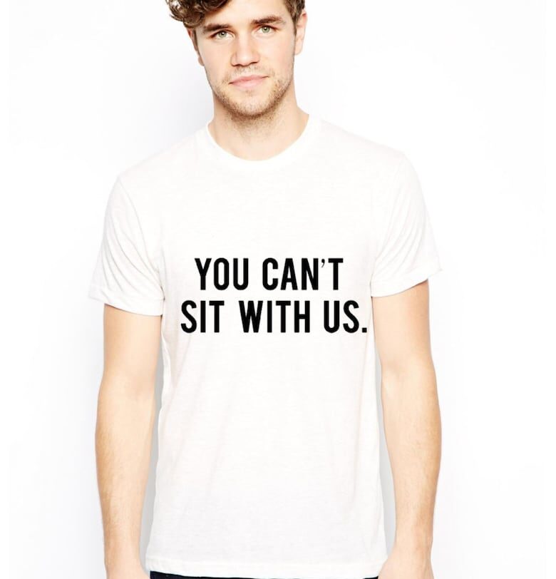 Тениска Sit With Us - Бяла THEICONIC