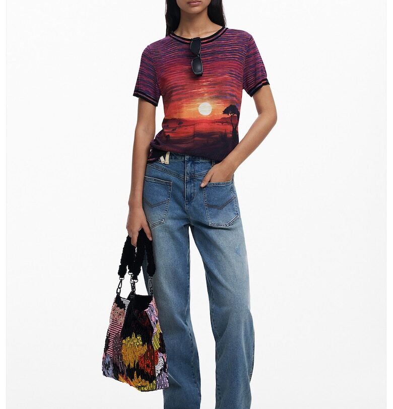 Тениска с овално деколте и десен DESIGUAL