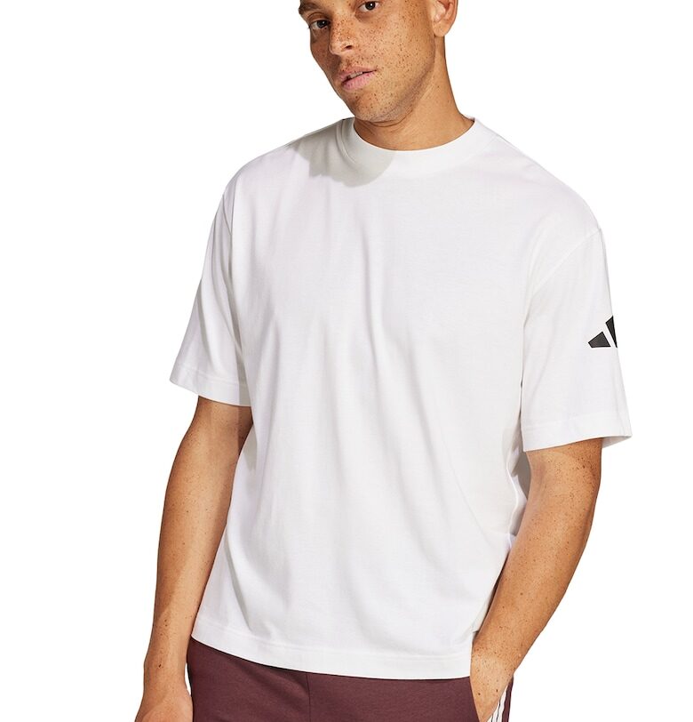 Тениска с овално деколте и лого adidas Sportswear