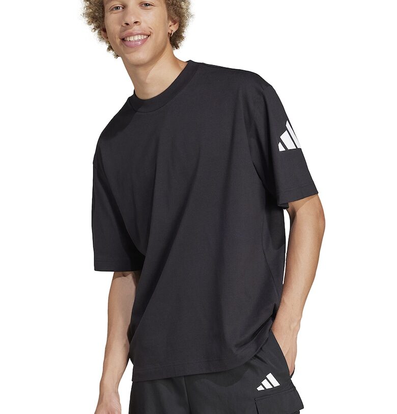 Тениска с овално деколте и лого adidas Sportswear