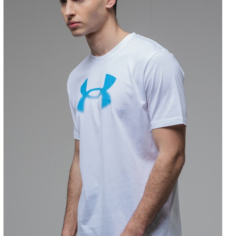 Тениска с овално деколте и светлоотразително лого Under Armour