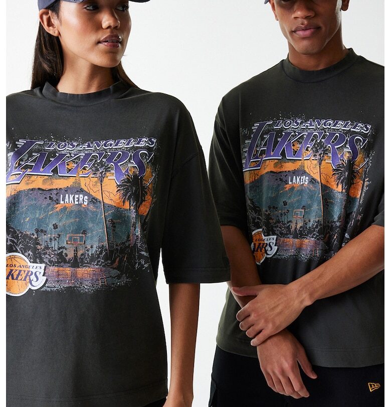 Унисекс свободна тениска с принт New Era