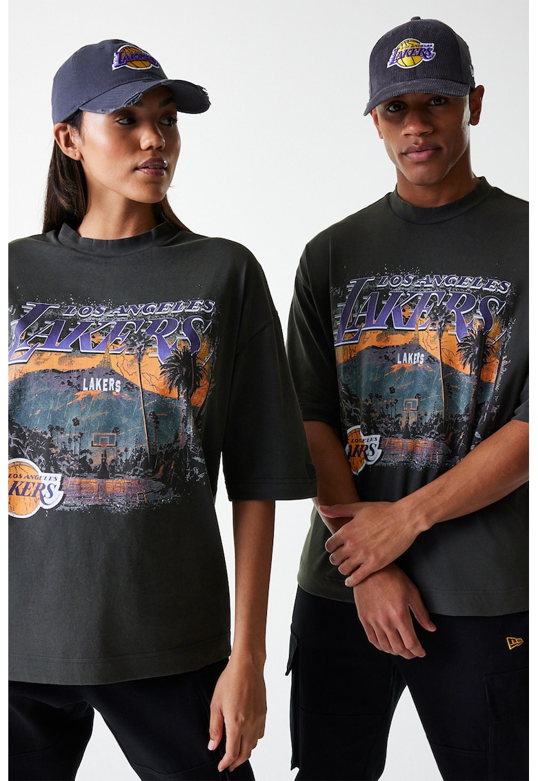 Унисекс свободна тениска с принт New Era