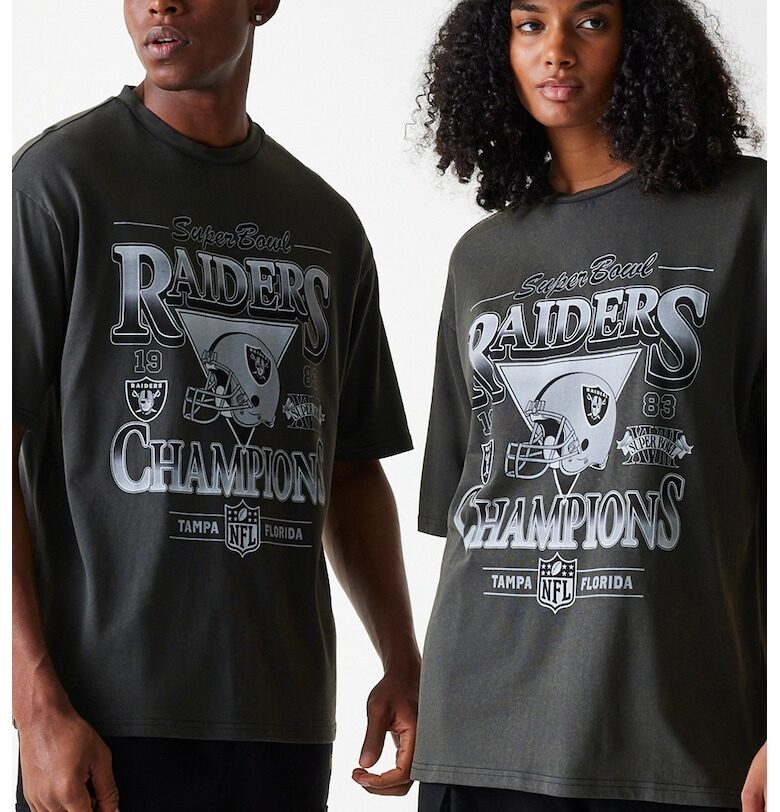 Унисекс свободна тениска с принт New Era