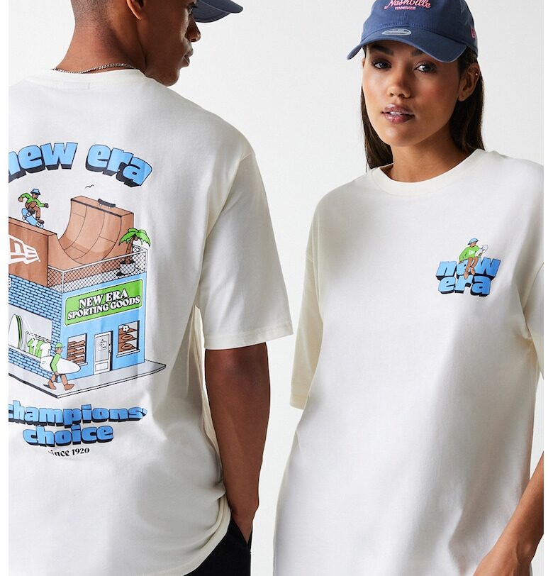 Унисекс тениска с овално деколте и графична шарка на гърба New Era