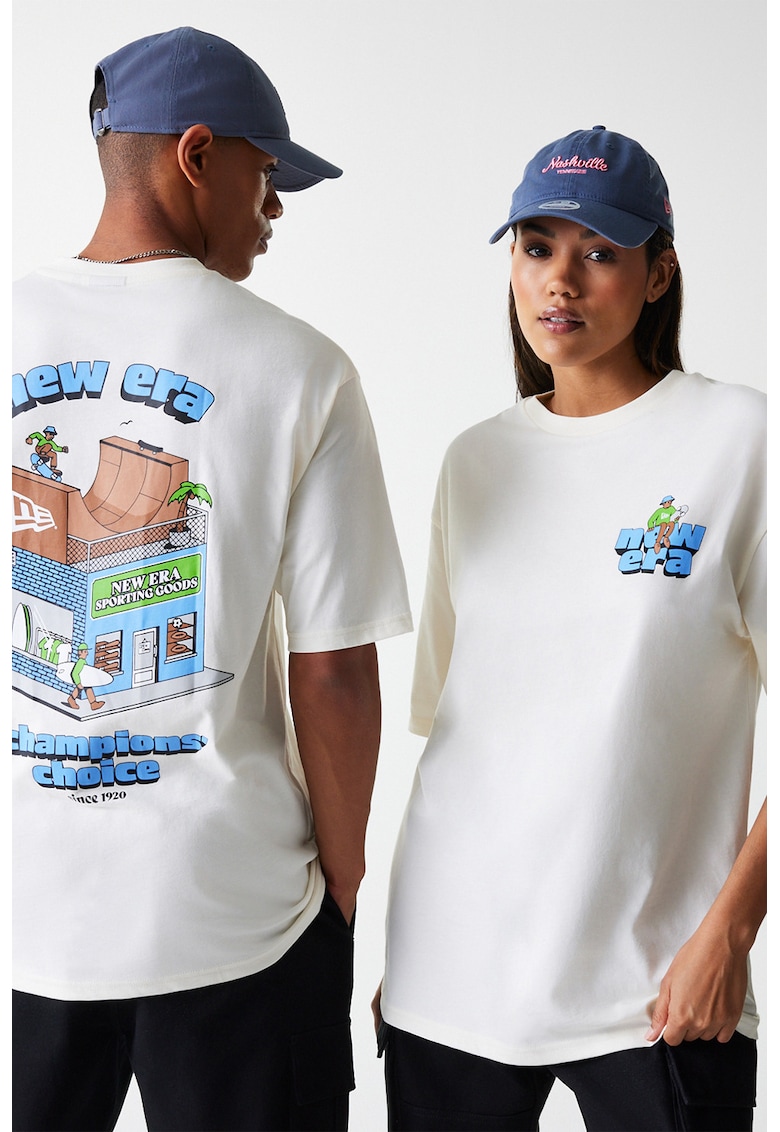 Унисекс тениска с овално деколте и графична шарка на гърба New Era