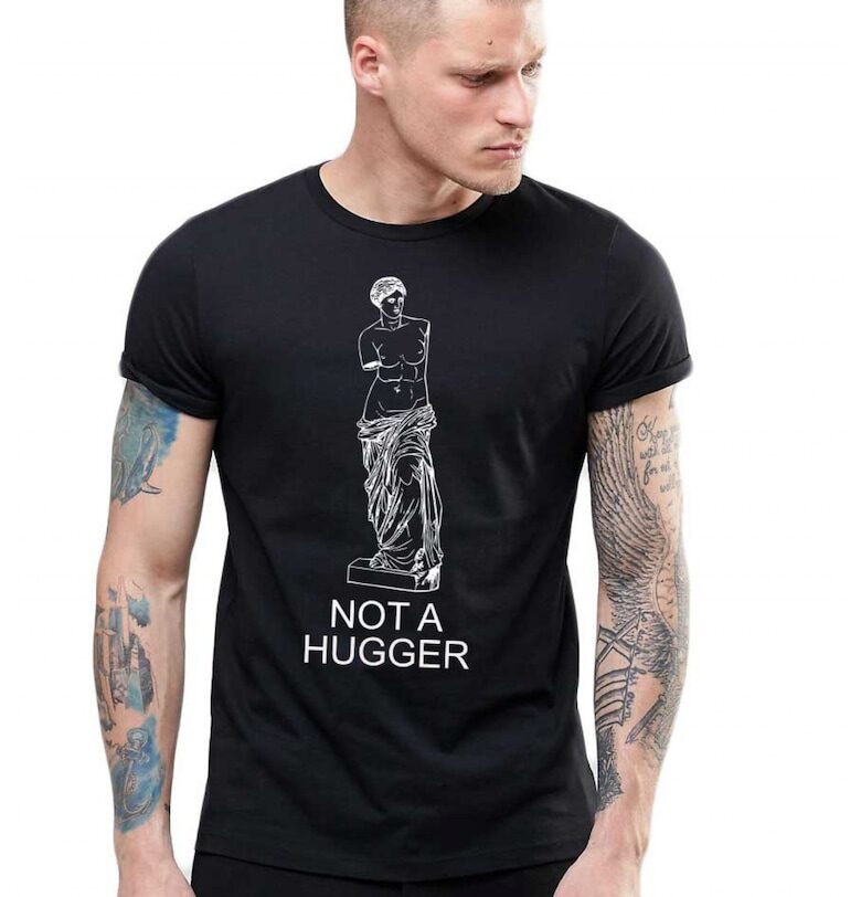 Черна мъжка тениска - Not a hugger THEICONIC