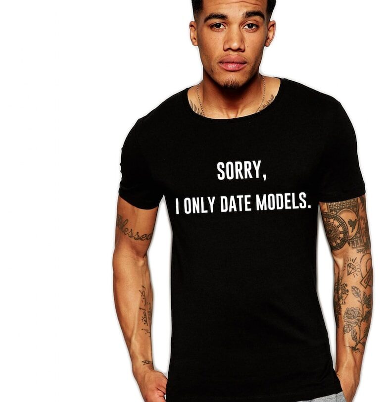 Черна тениска за мъже - Съжалявам - срещам се само с модели THEICONIC