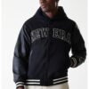 Яке Varsity с качулка и ръкави от еко кожа New Era