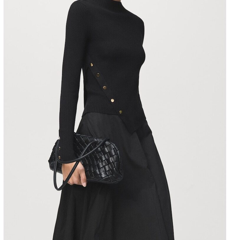 Асиметричен пуловер с декоративни копчета Mango