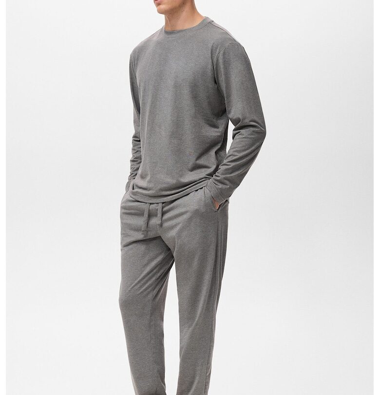 Дълга едноцветна пижама Mango